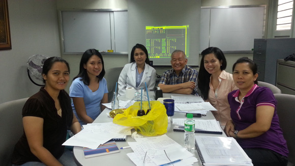 Dr Guan with doctors and nurses of Nationwide Health System attending neurofeedback training from 8 - 12 July 2013